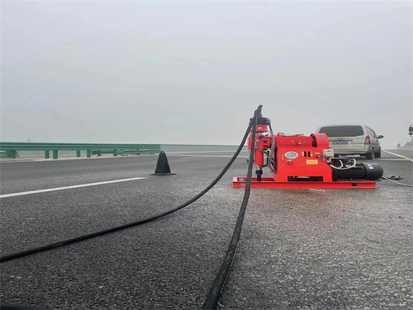 小金马路路基路面开裂下沉注浆加固灌浆